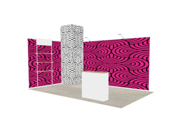 Stand 15m² avec une réserve réhaussée, une  étagère et un comptoir